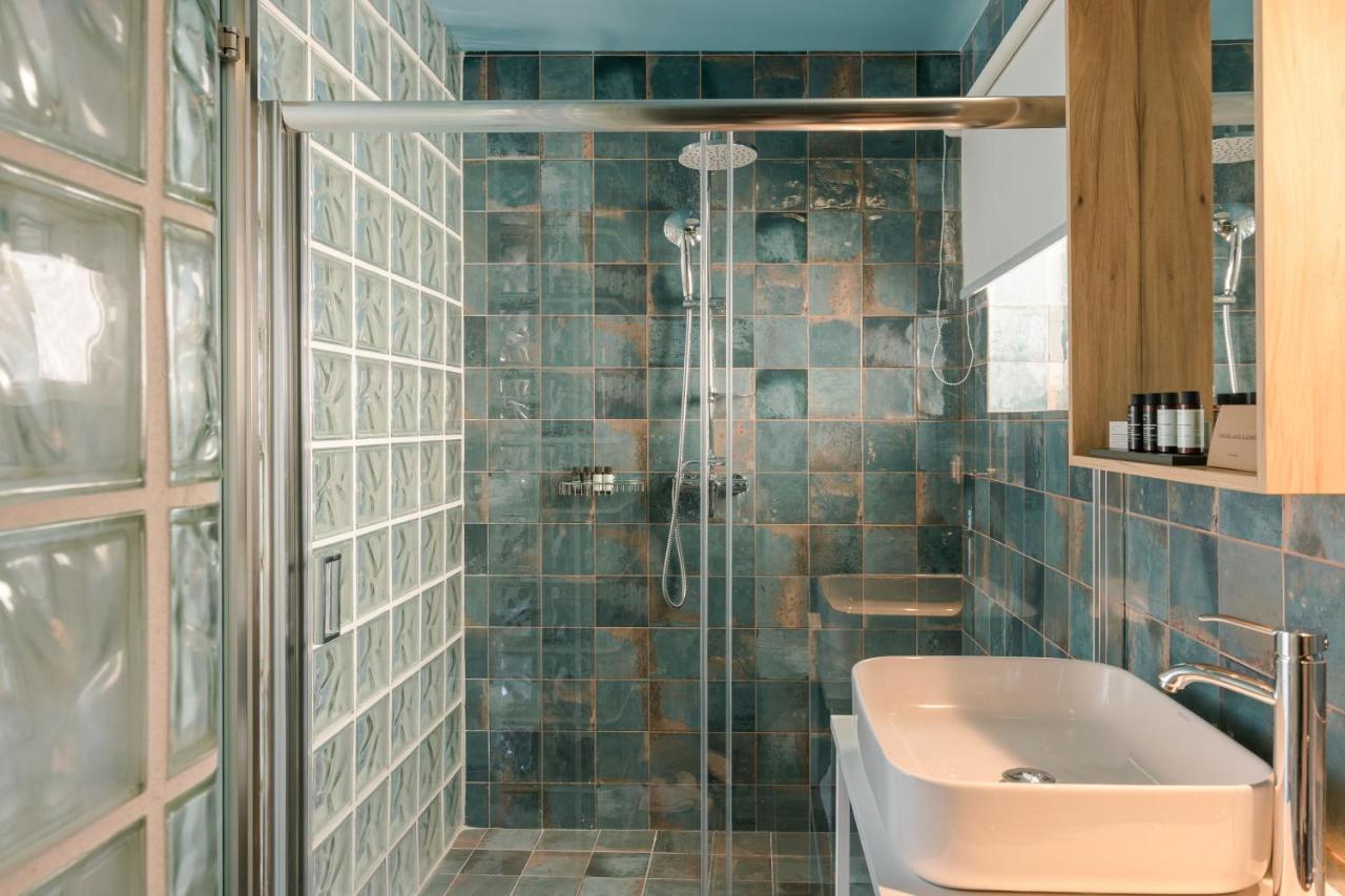 The Blue Hotel Скиатос Екстериор снимка