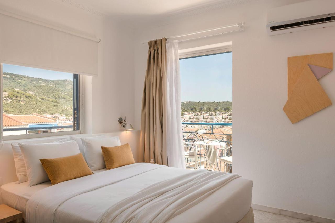 The Blue Hotel Скиатос Екстериор снимка